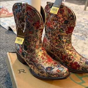 Women stylish cowboy Multicolor cowboy boots!